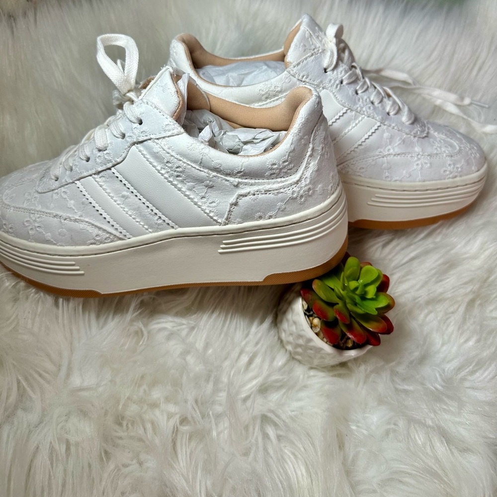 Madden girl White Lace Sneakers